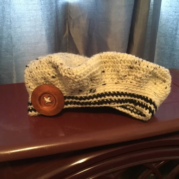 inspired Scottish style crocheted Tam and fingerless gloves made by me - Picture 8 of 9